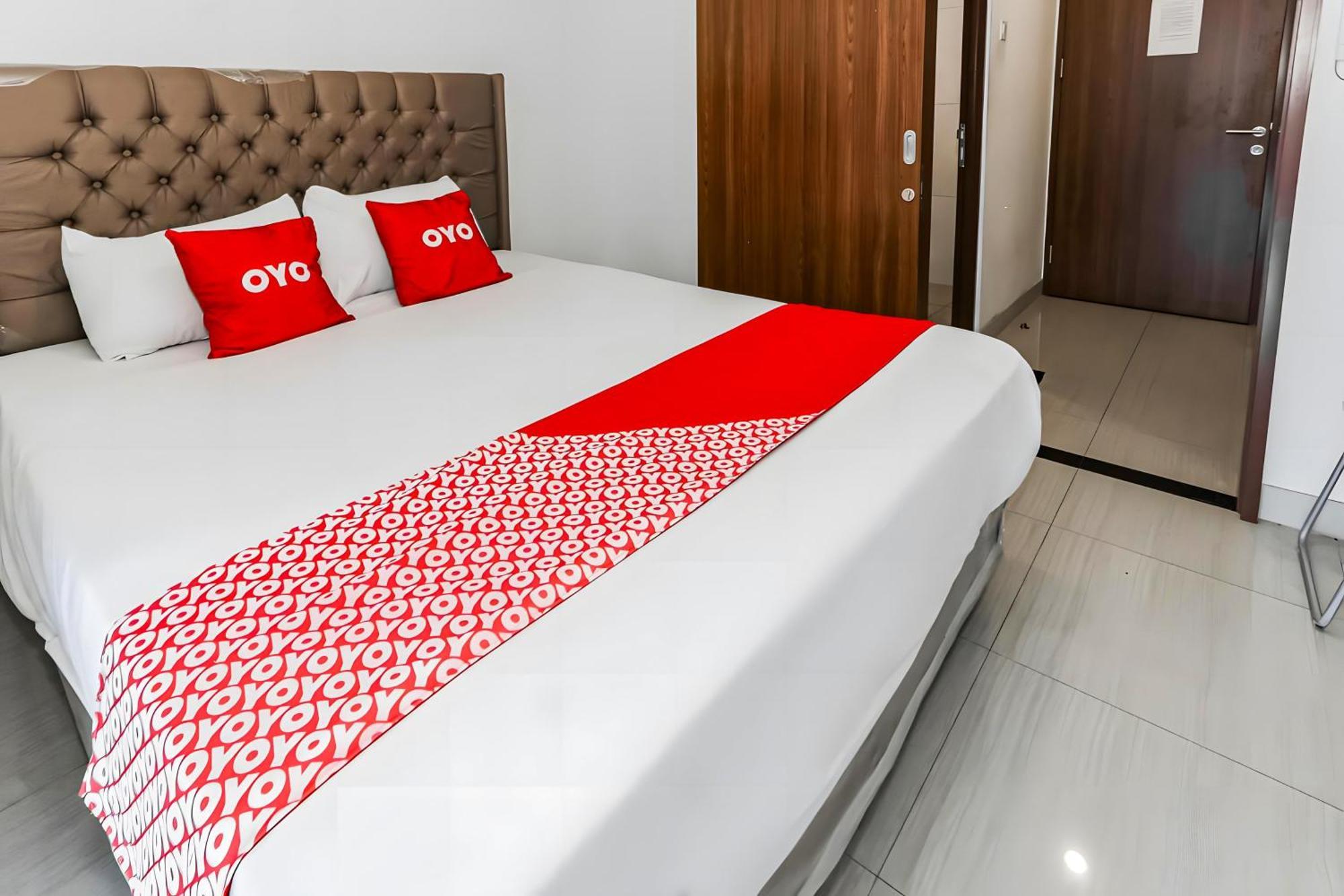 Oyo 93703 F88 Hotel Bekasi Bagian luar foto