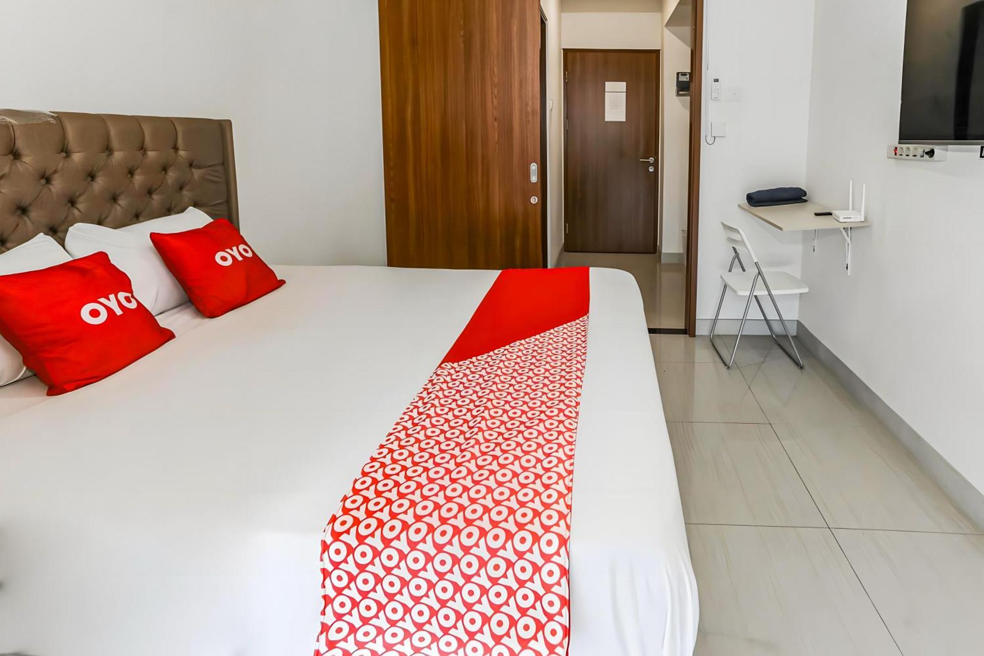 Oyo 93703 F88 Hotel Bekasi Bagian luar foto