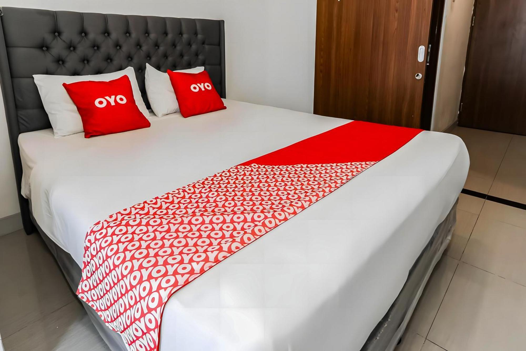 Oyo 93703 F88 Hotel Bekasi Bagian luar foto
