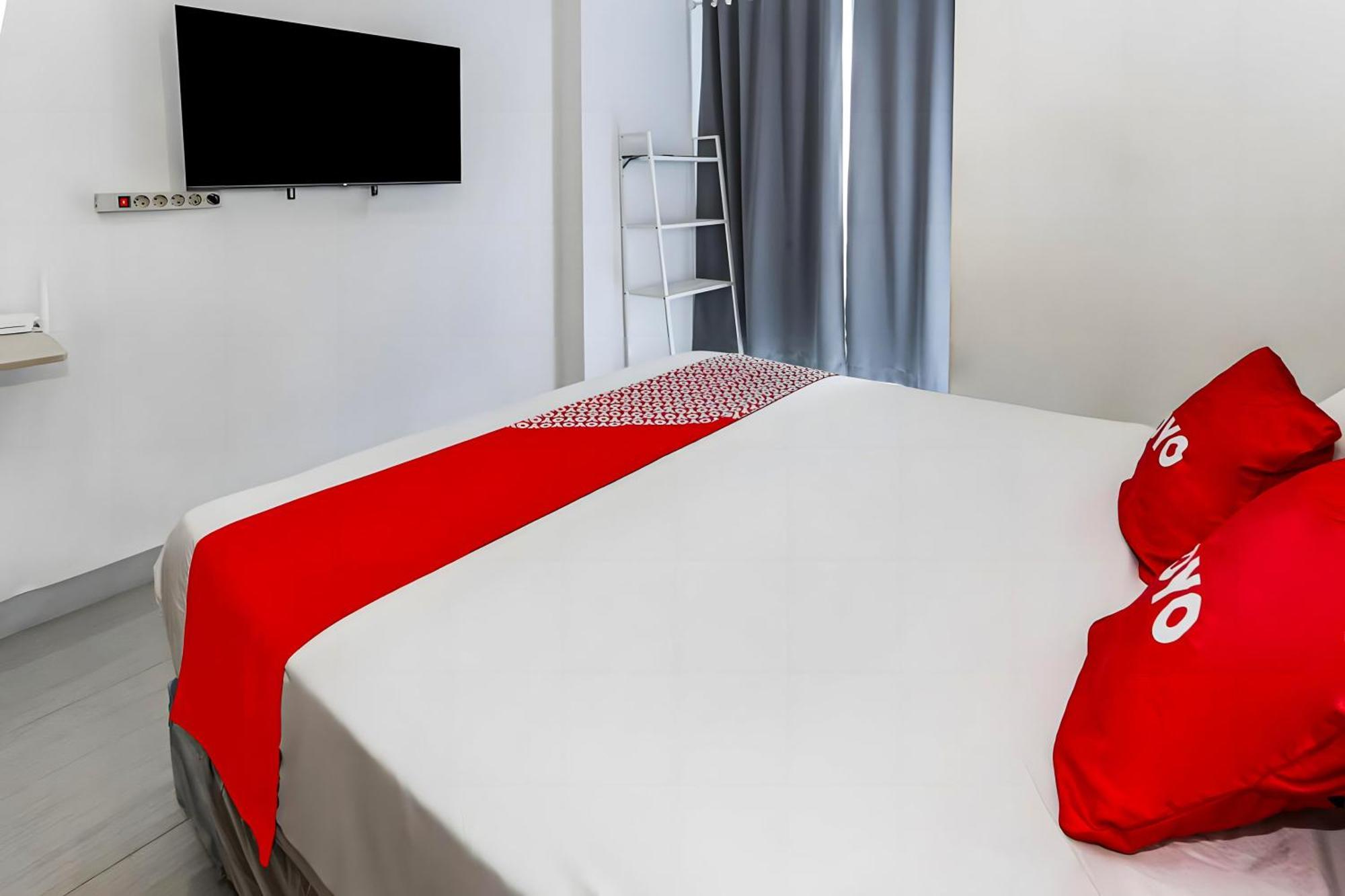 Oyo 93703 F88 Hotel Bekasi Bagian luar foto